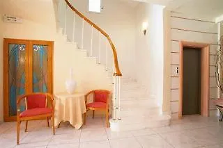 Ioni Hotel 3*